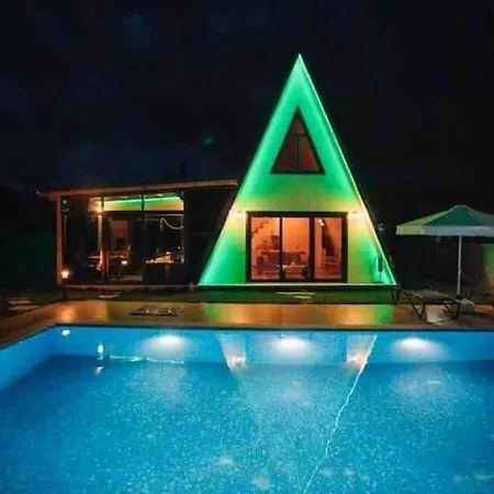 Lamazi Bungalov